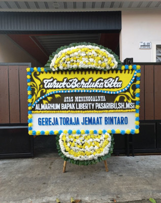 Papan Bunga Duka di Aru Tengah